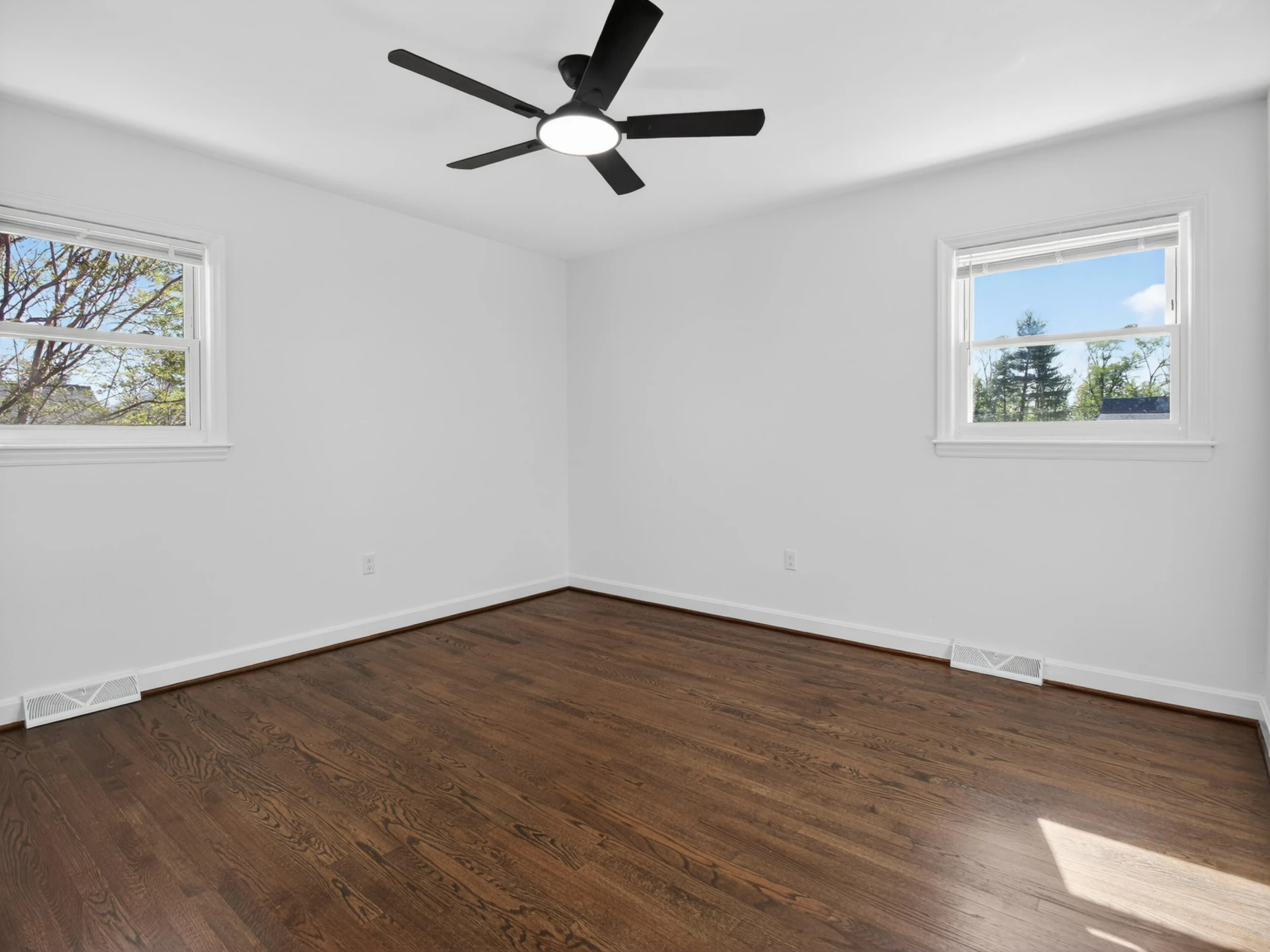 2001 Purcell AVE NE - Photo 10