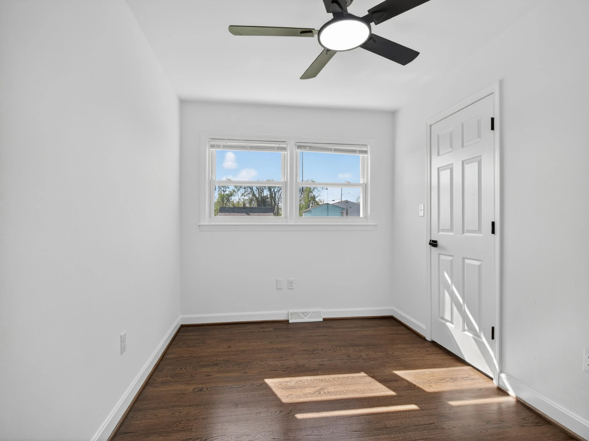 2001 Purcell AVE NE - Photo 11