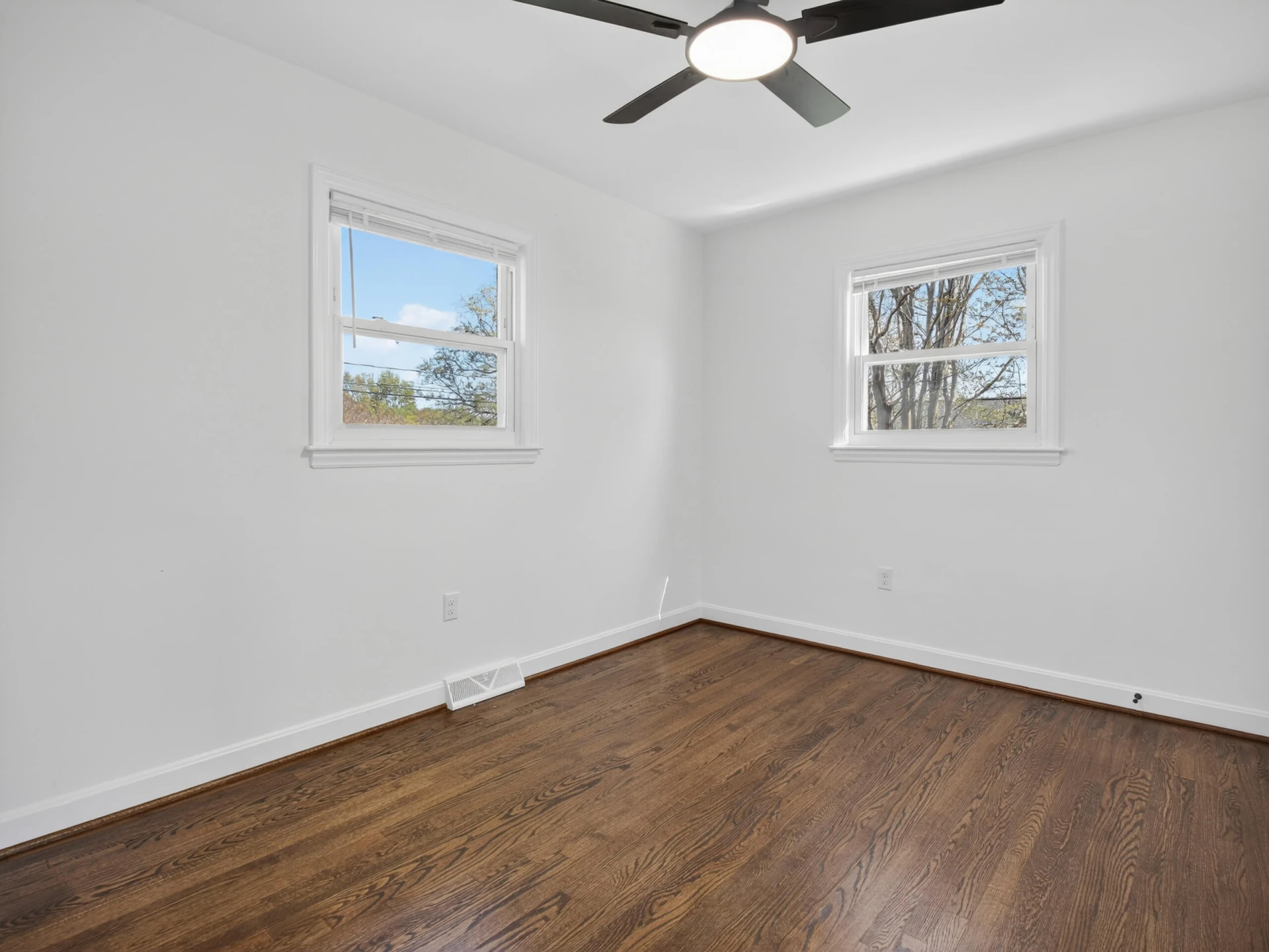 2001 Purcell AVE NE - Photo 12