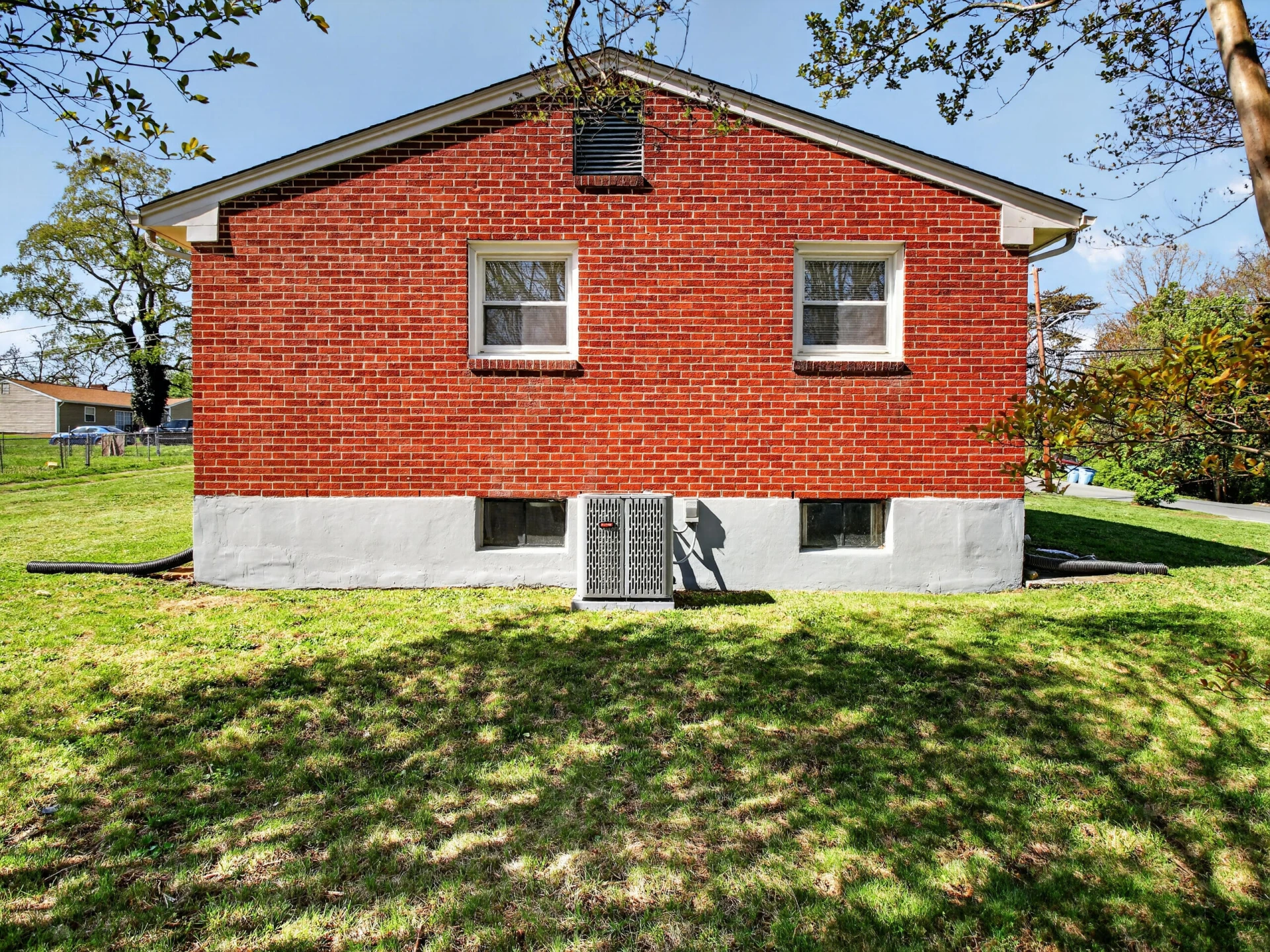 2001 Purcell AVE NE - Photo 25