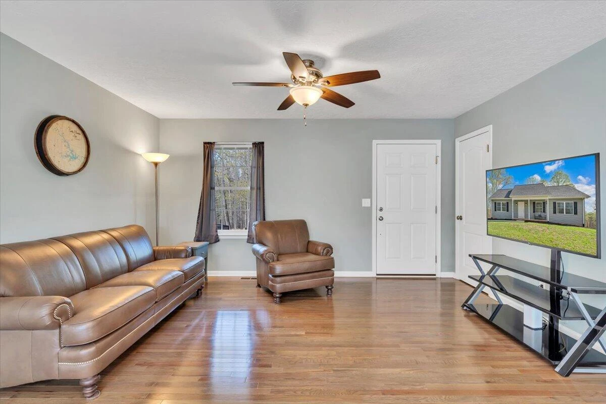 101 Charmwood CIR - Photo 4