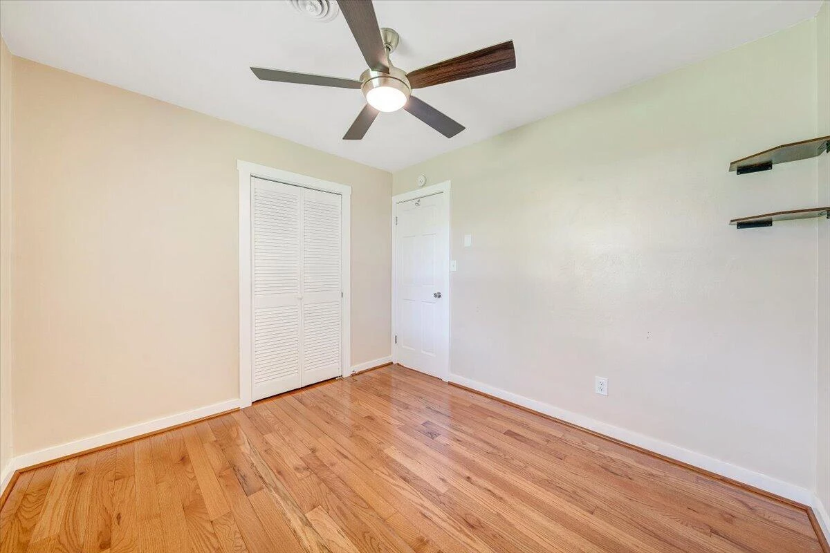 930 Farmington RD - Photo 32