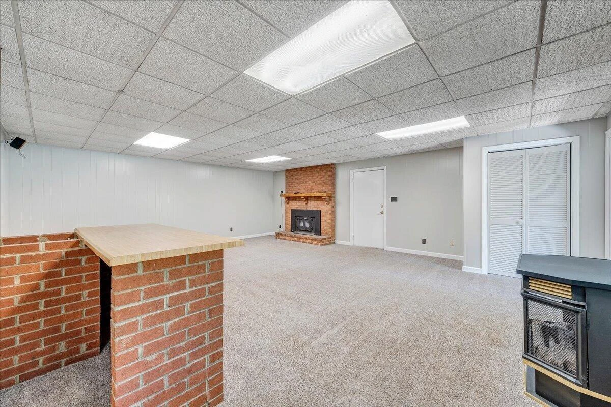 930 Farmington RD - Photo 33