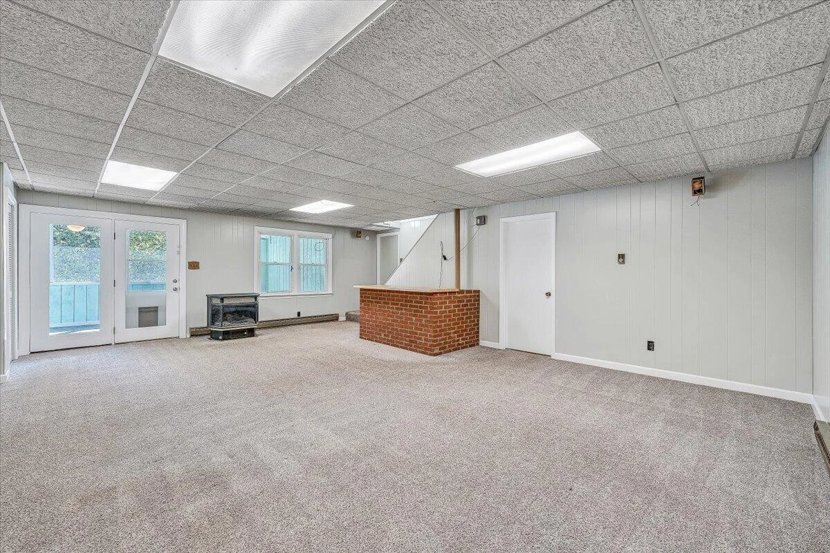 930 Farmington RD - Photo 36