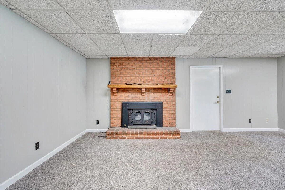 930 Farmington RD - Photo 38