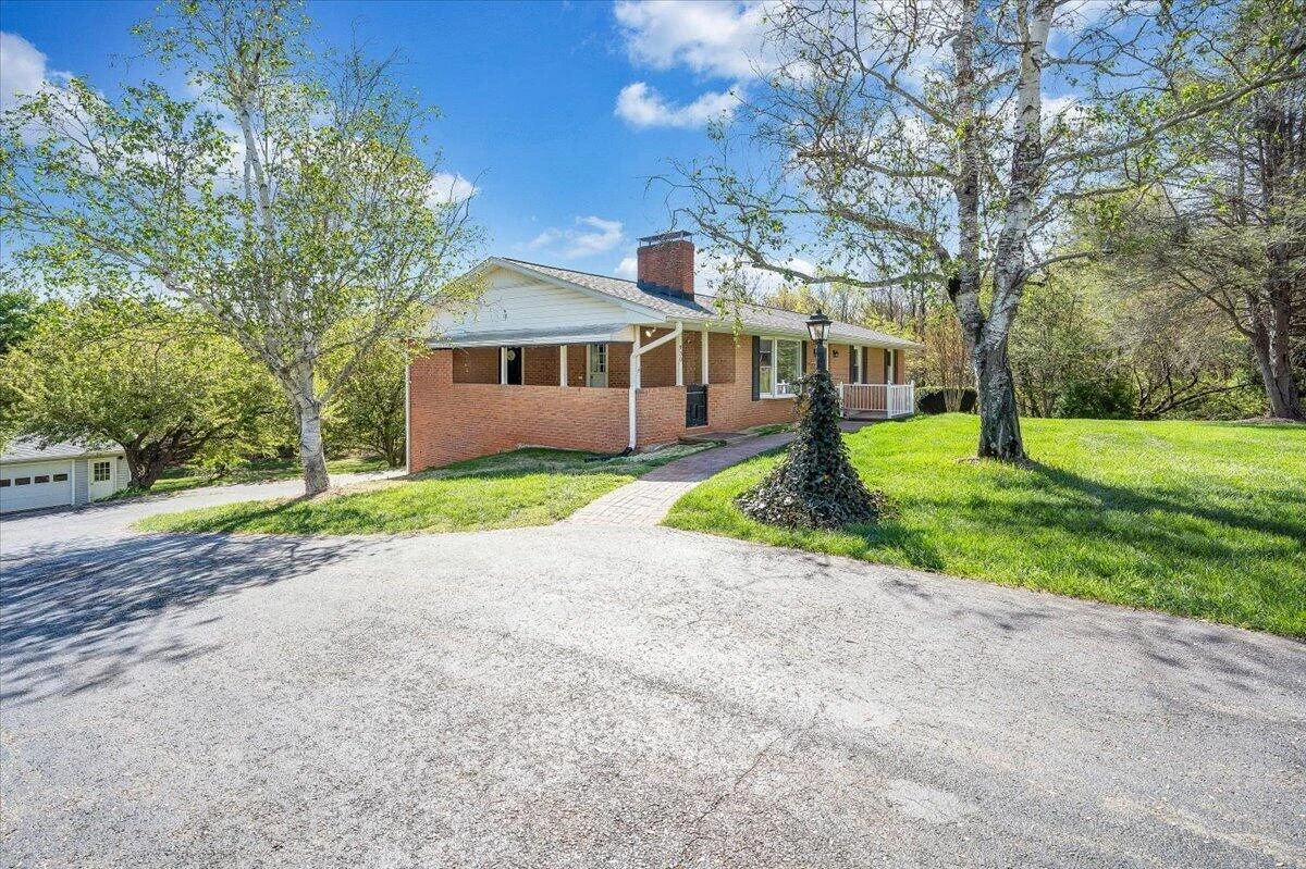 930 Farmington RD - Photo 4