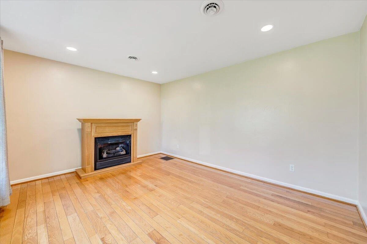 930 Farmington RD - Photo 7