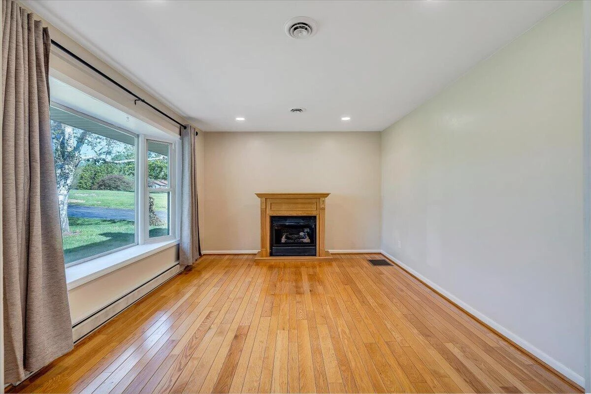 930 Farmington RD - Photo 8