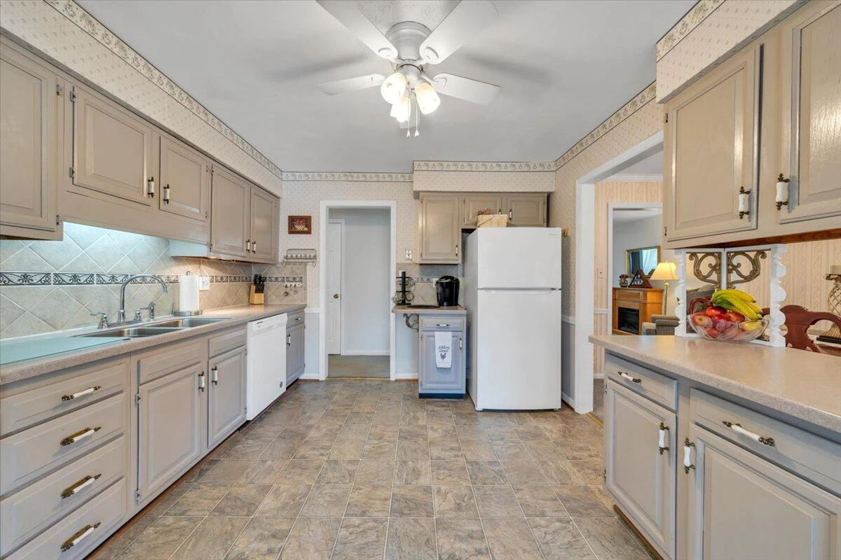 812 Knollwood DR - Photo 18