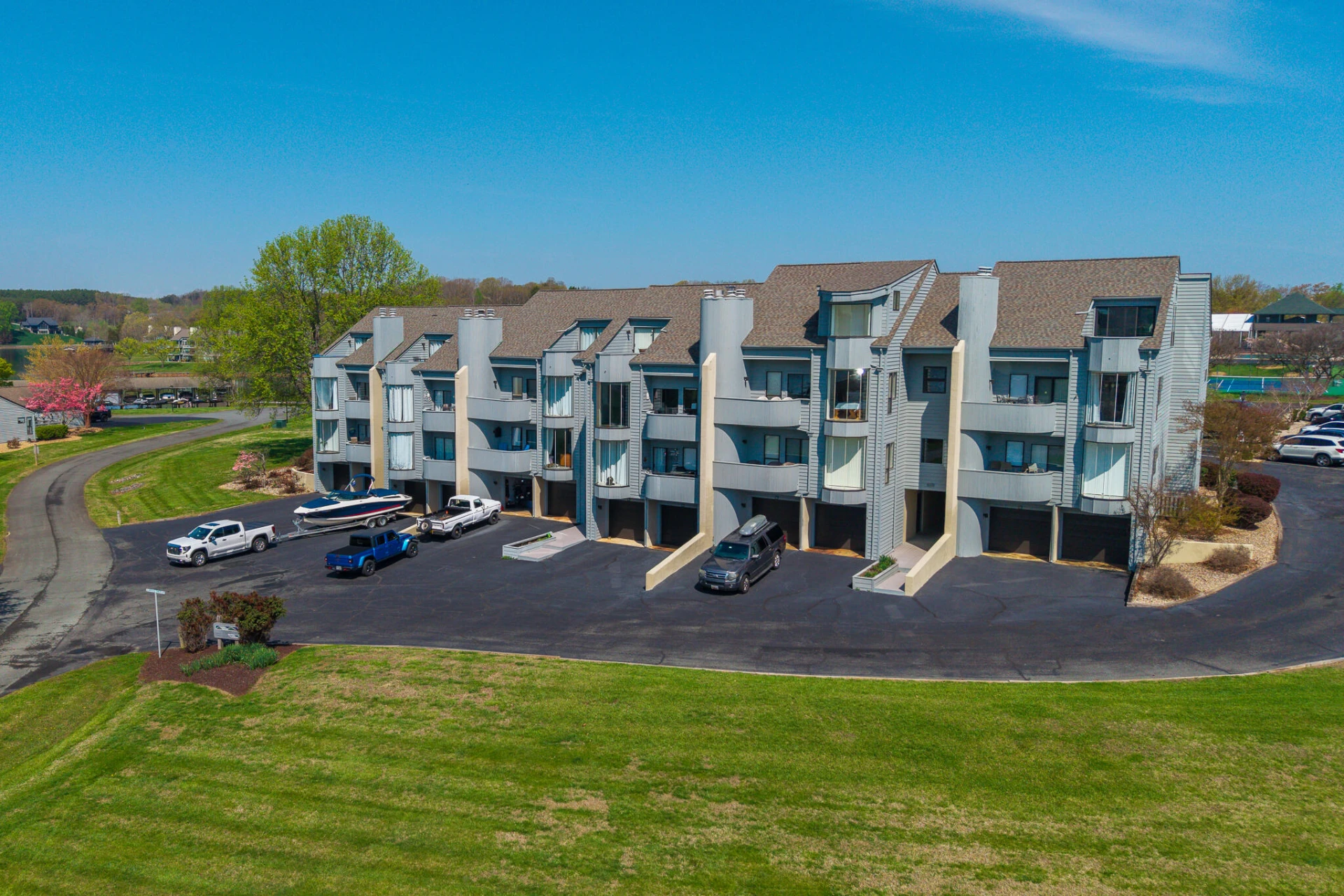 25 Clubhouse Towers CIR #UNIT 707