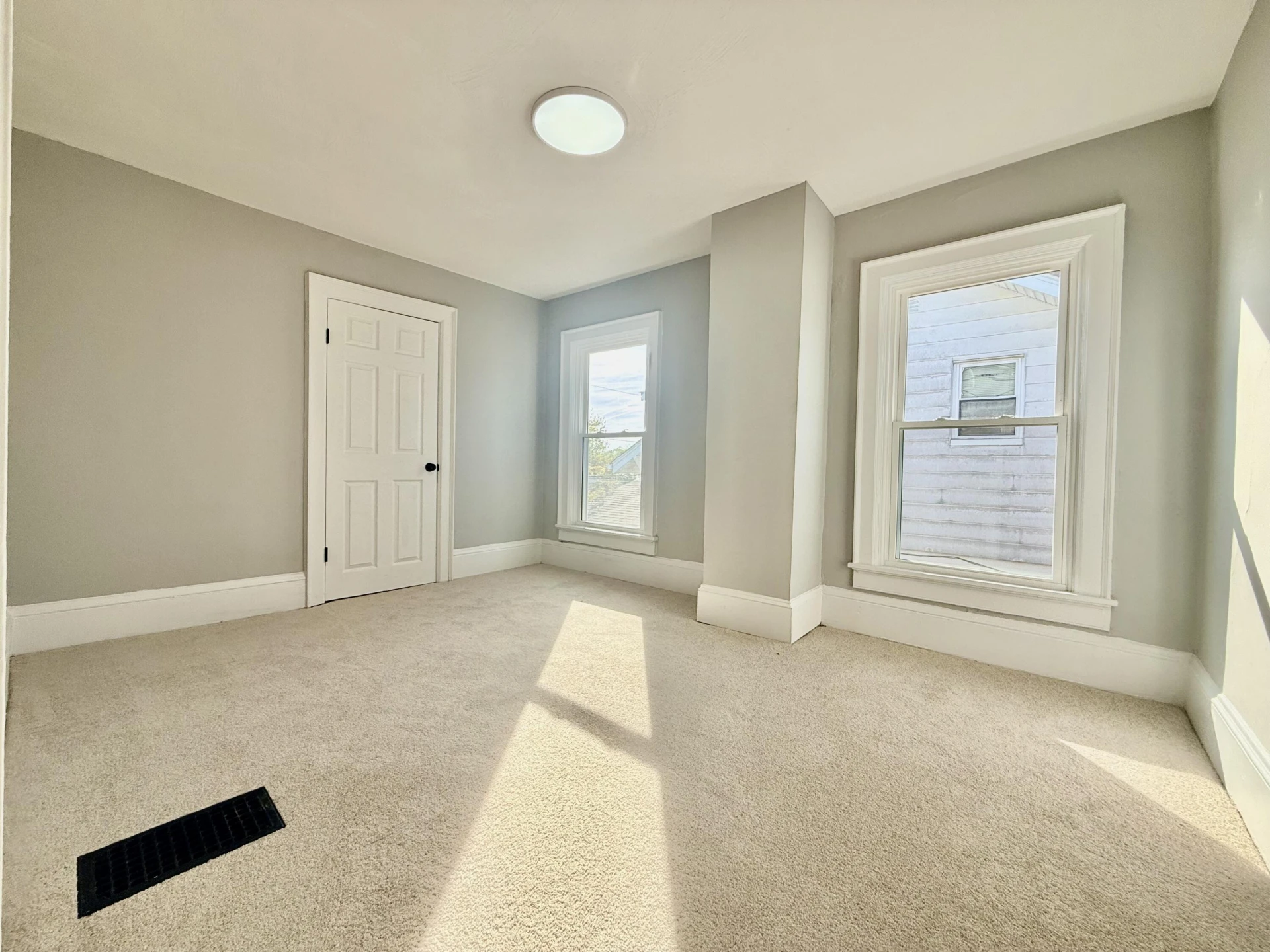 1114 Pechin AVE SE - Photo 10