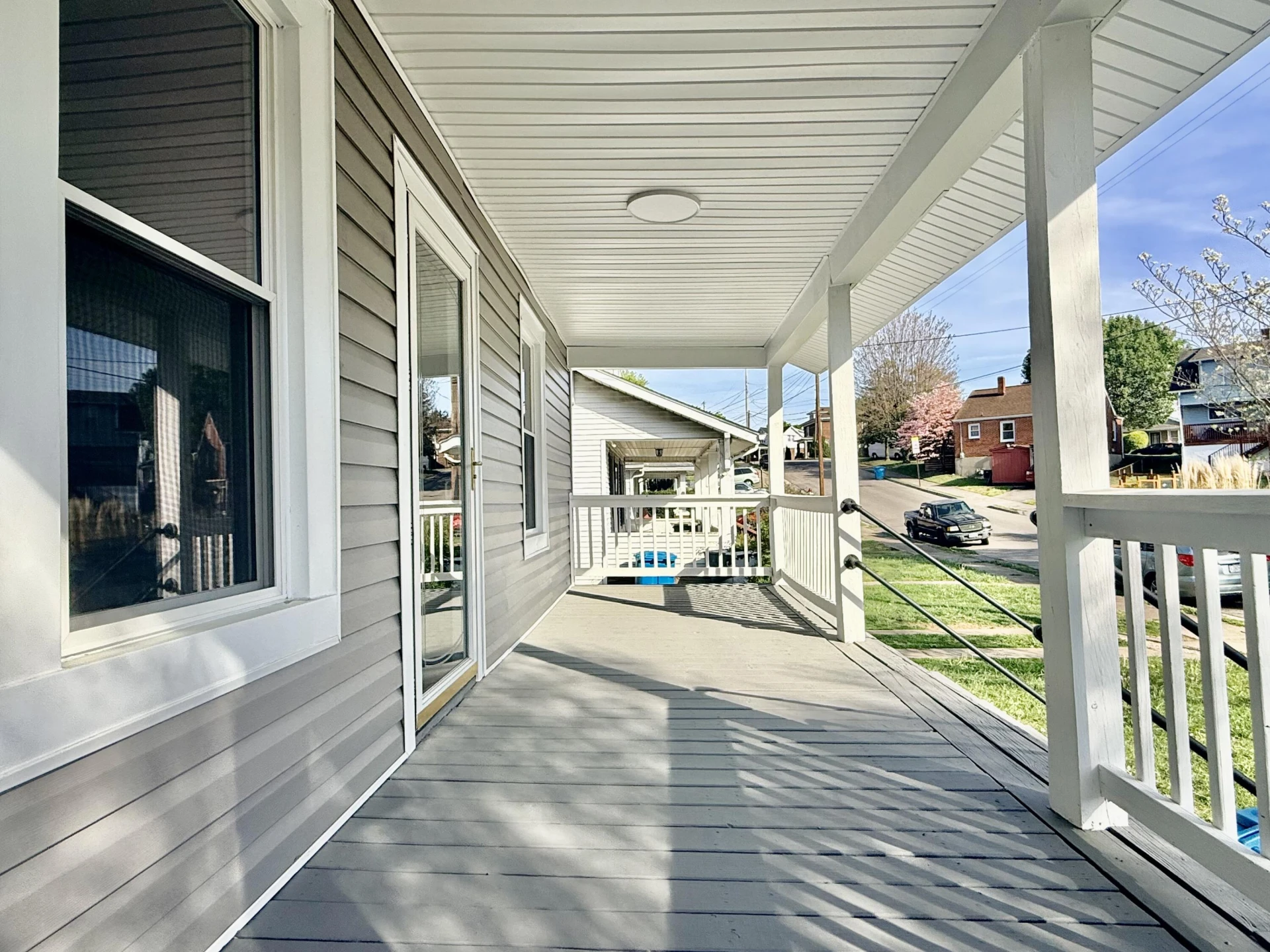 1114 Pechin AVE SE - Photo 3