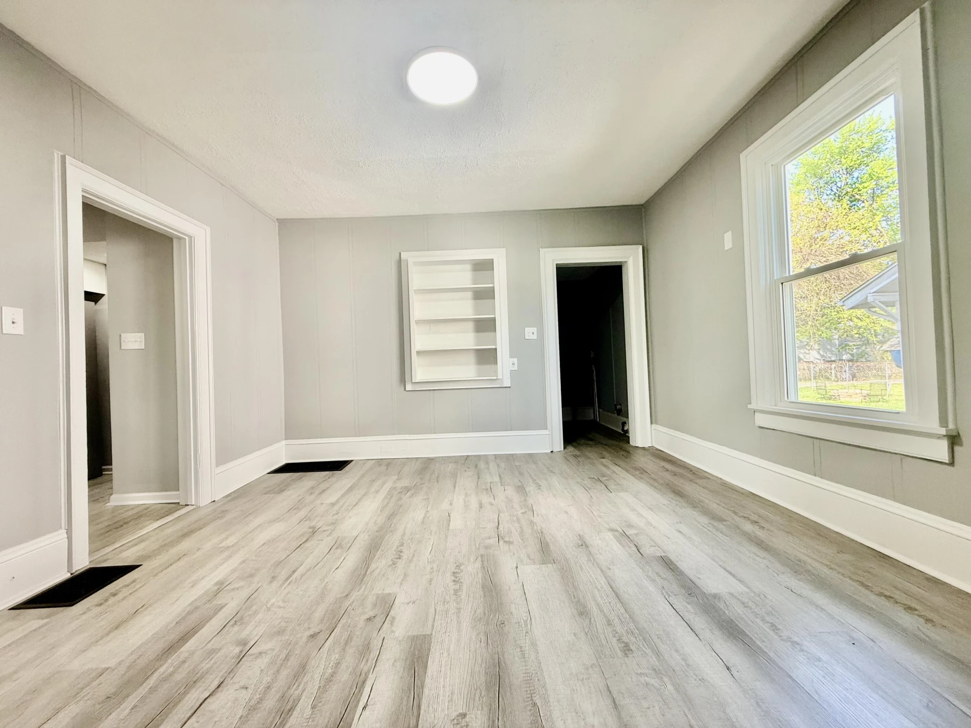 1114 Pechin AVE SE - Photo 5