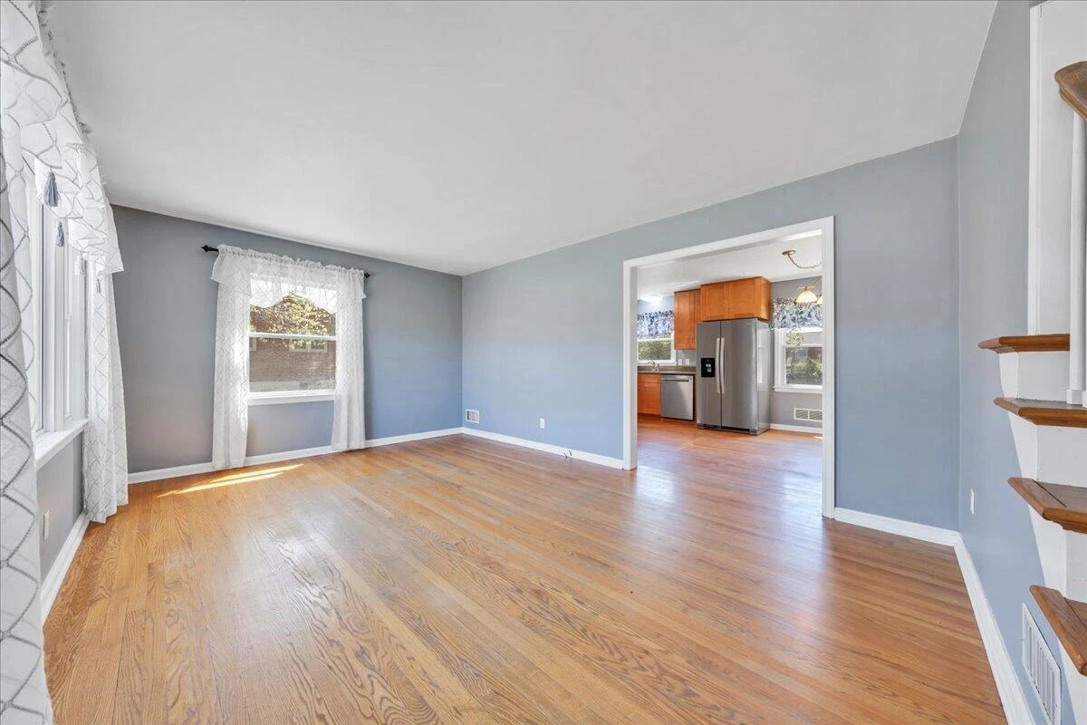 3717 Thompsons LN - Photo 3