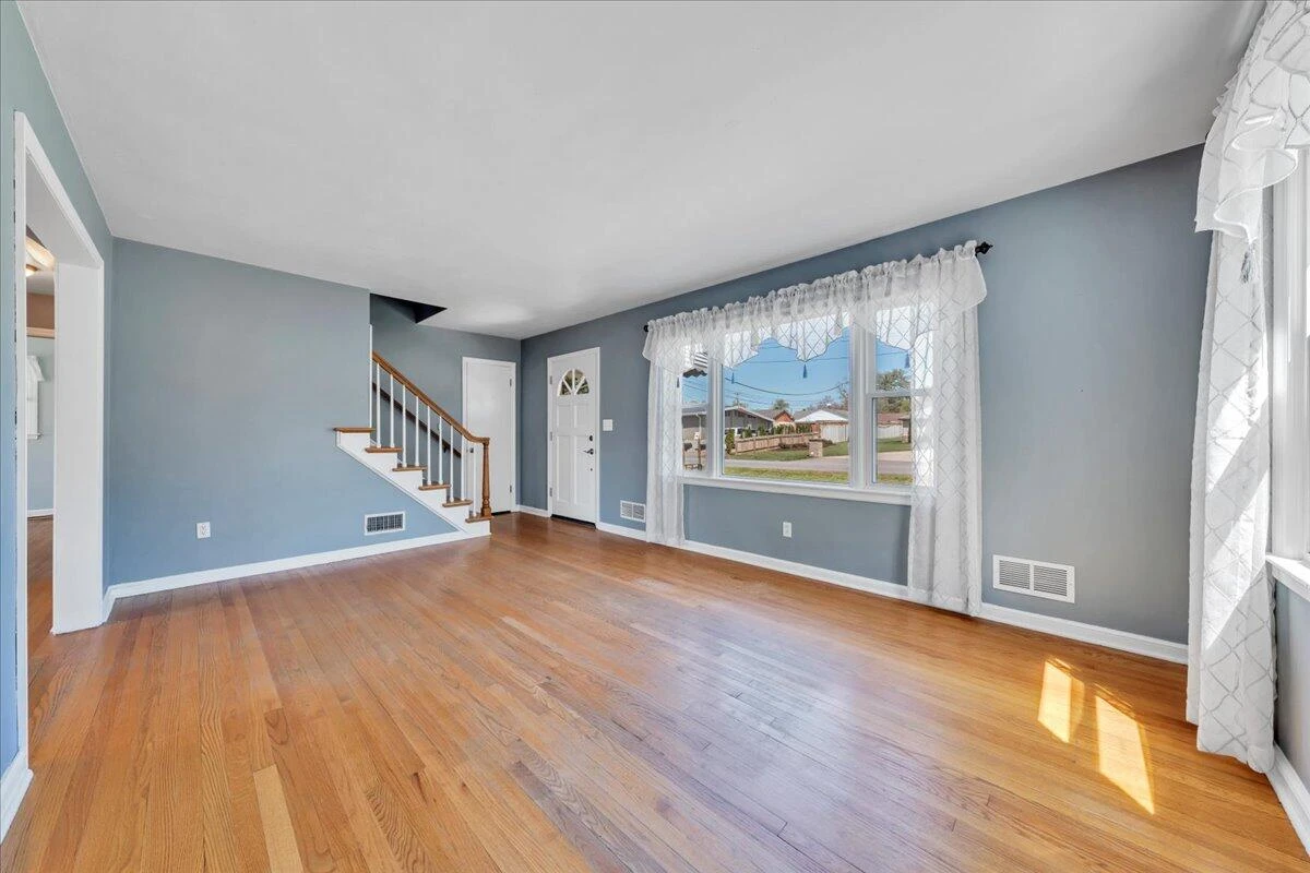 3717 Thompsons LN - Photo 6