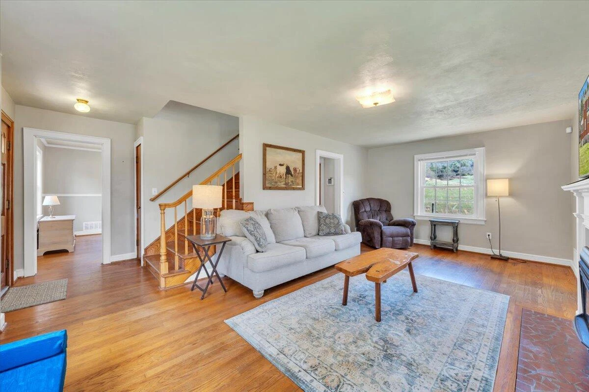 10388 Bent Mountain RD - Photo 11