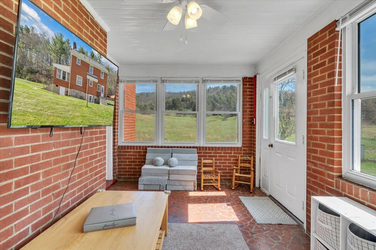 10388 Bent Mountain RD - Photo 17