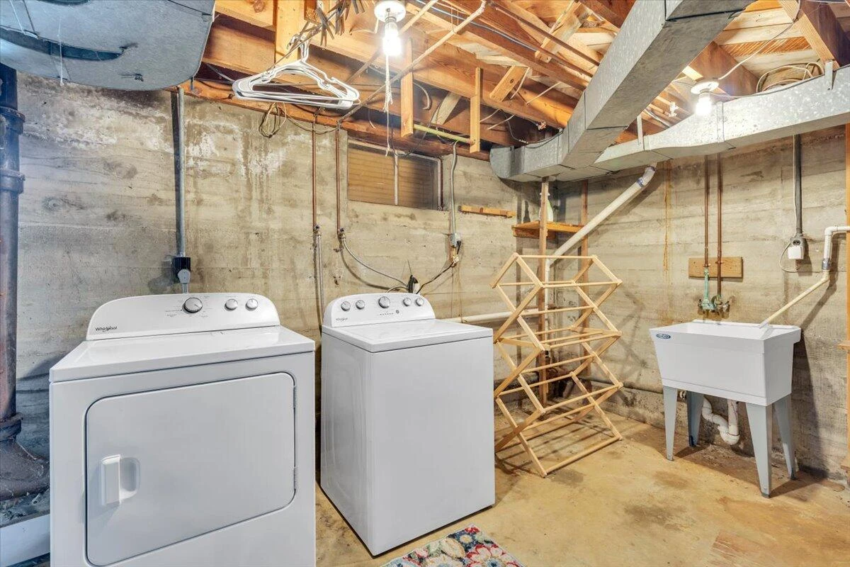 10388 Bent Mountain RD - Photo 40