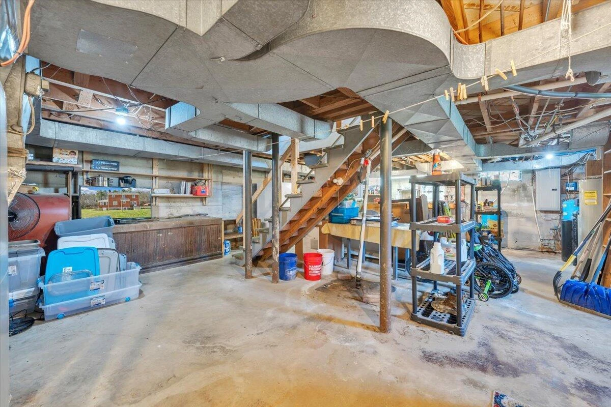 10388 Bent Mountain RD - Photo 41