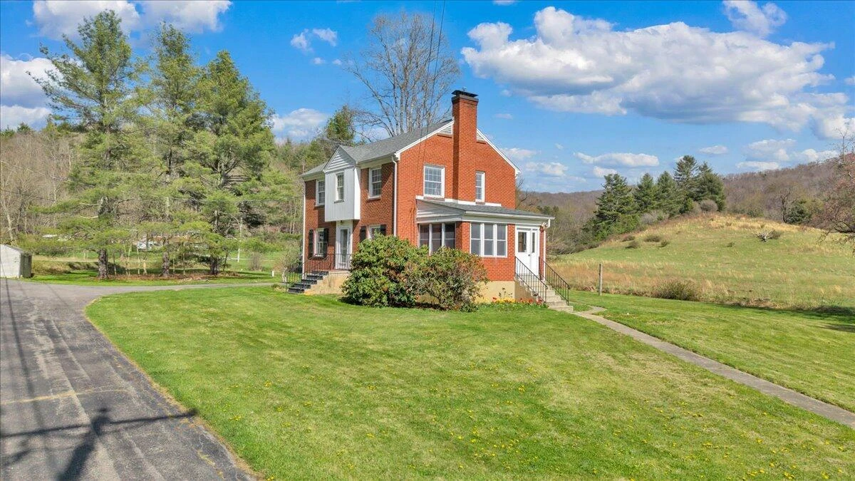 10388 Bent Mountain RD - Photo 5