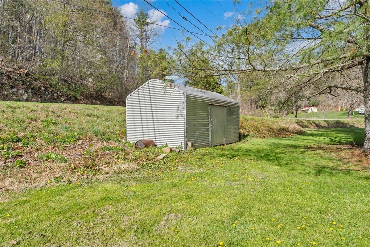 10388 Bent Mountain RD - Photo 54