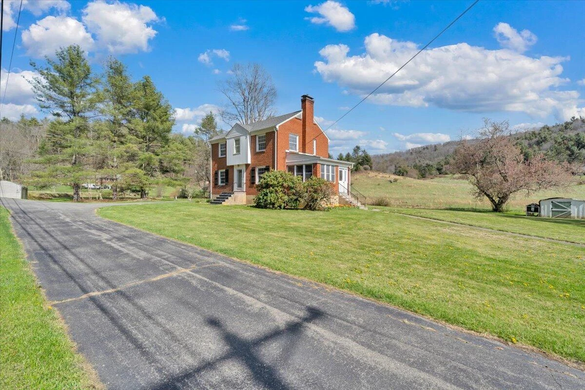 10388 Bent Mountain RD - Photo 55