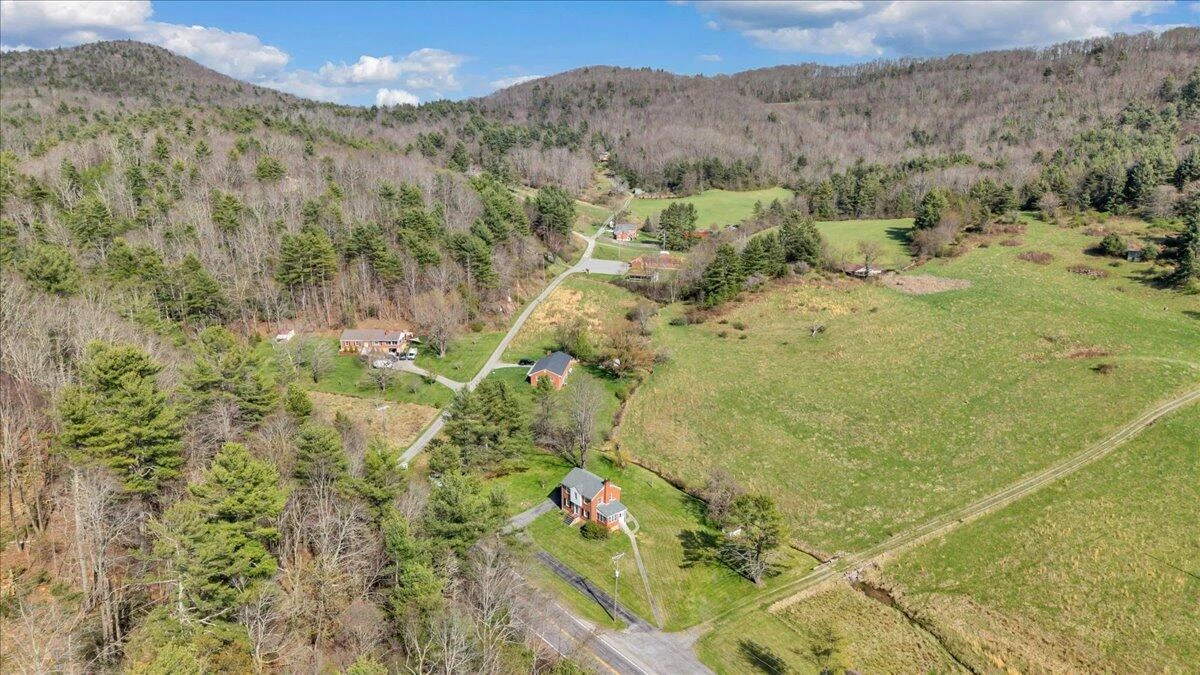 10388 Bent Mountain RD - Photo 56