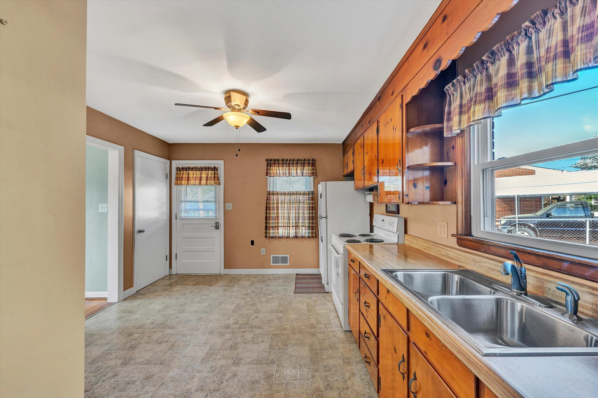 334 Lynn Haven CIR - Photo 10