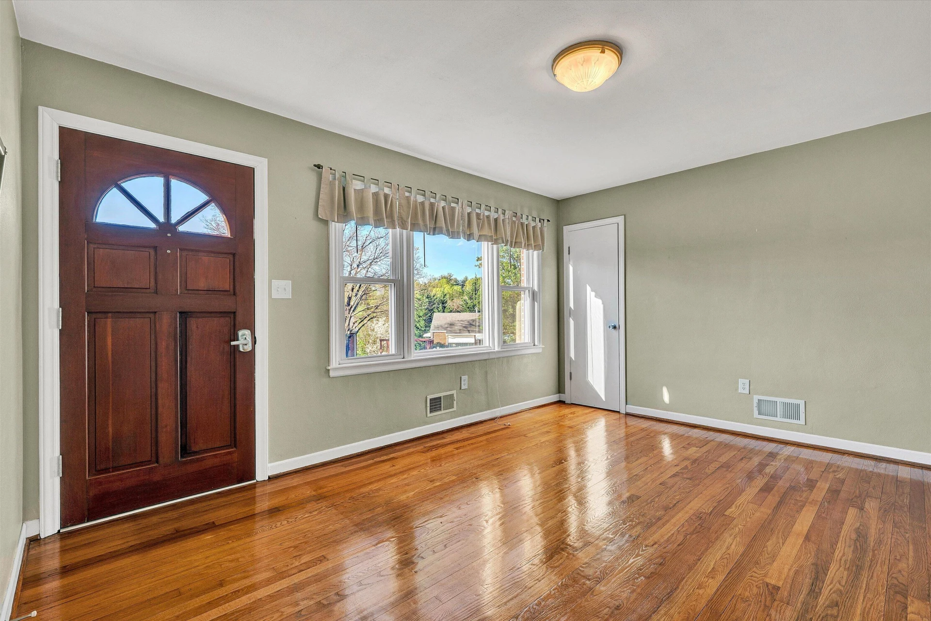 334 Lynn Haven CIR - Photo 6
