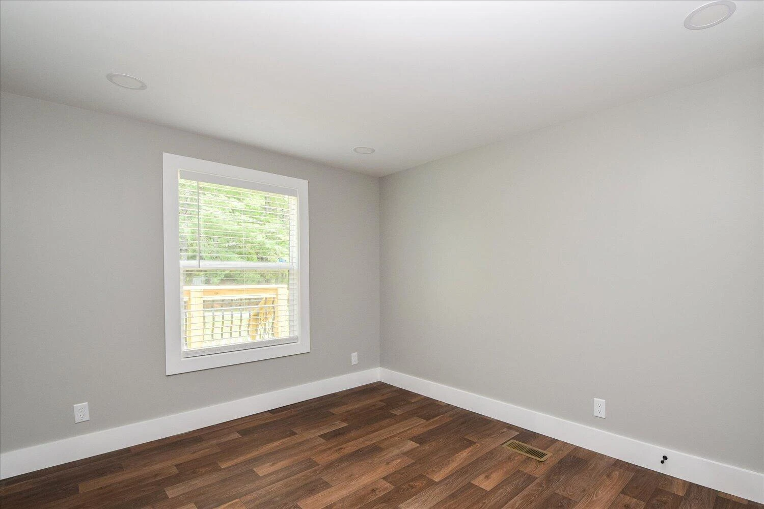 1176 Greenhill CT - Photo 16