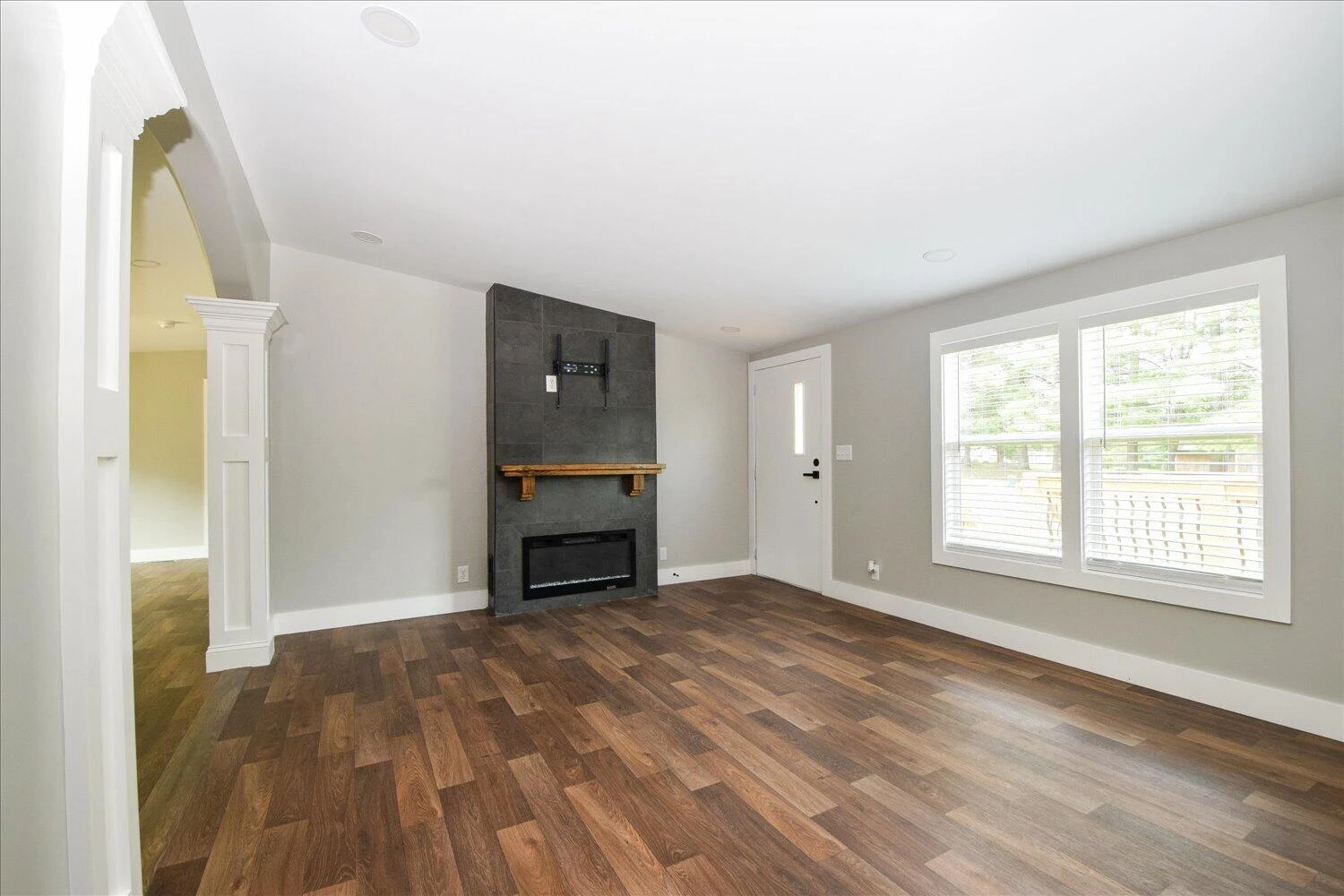 1176 Greenhill CT - Photo 3