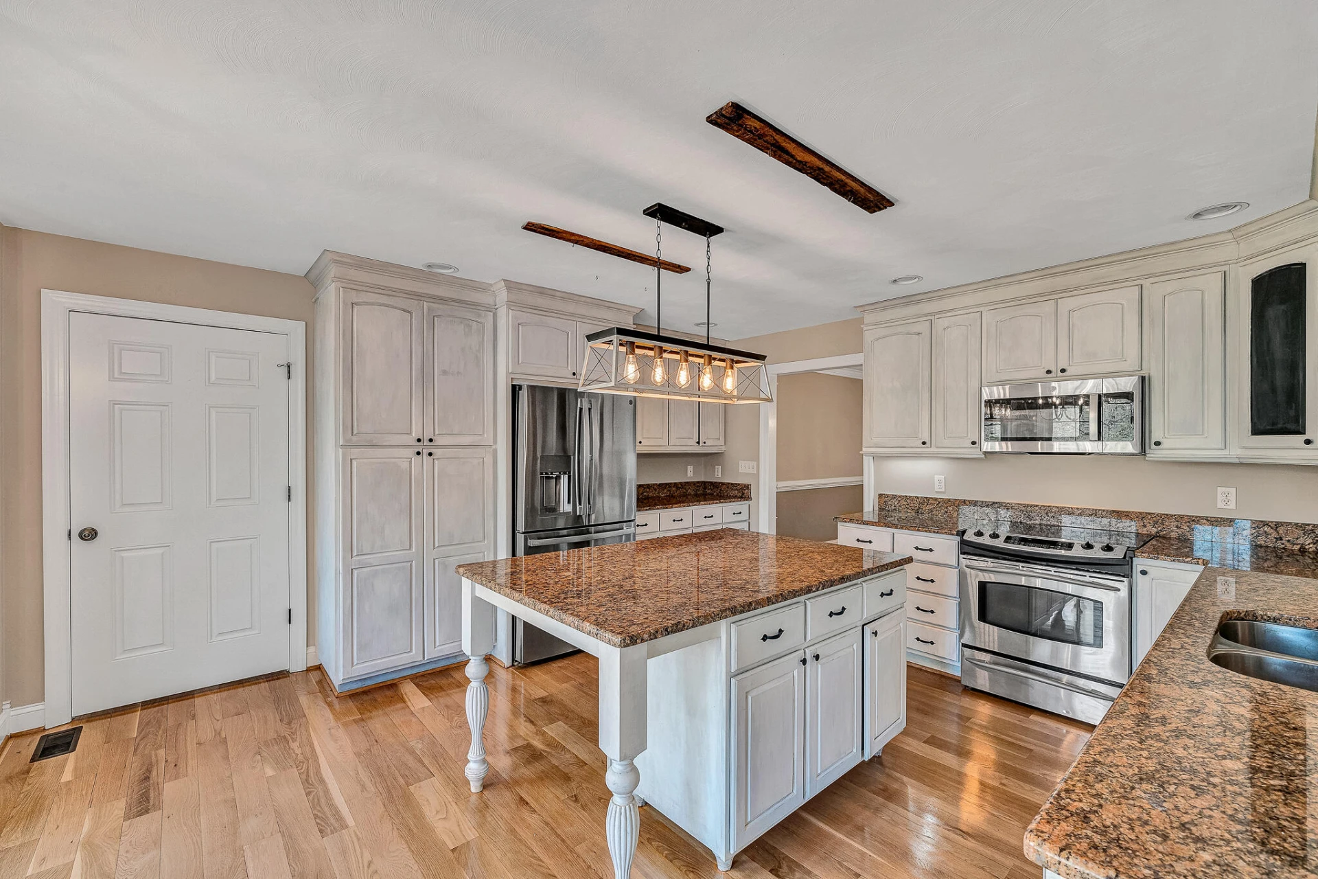 1087 Strawberry Hill CT - Photo 18