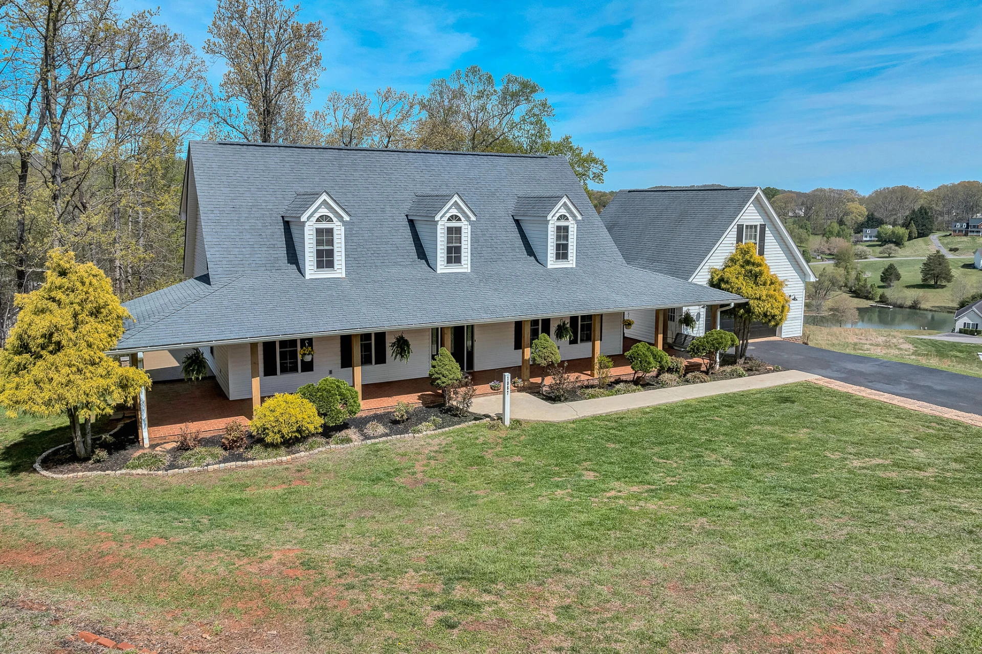 1087 Strawberry Hill CT - Photo 2
