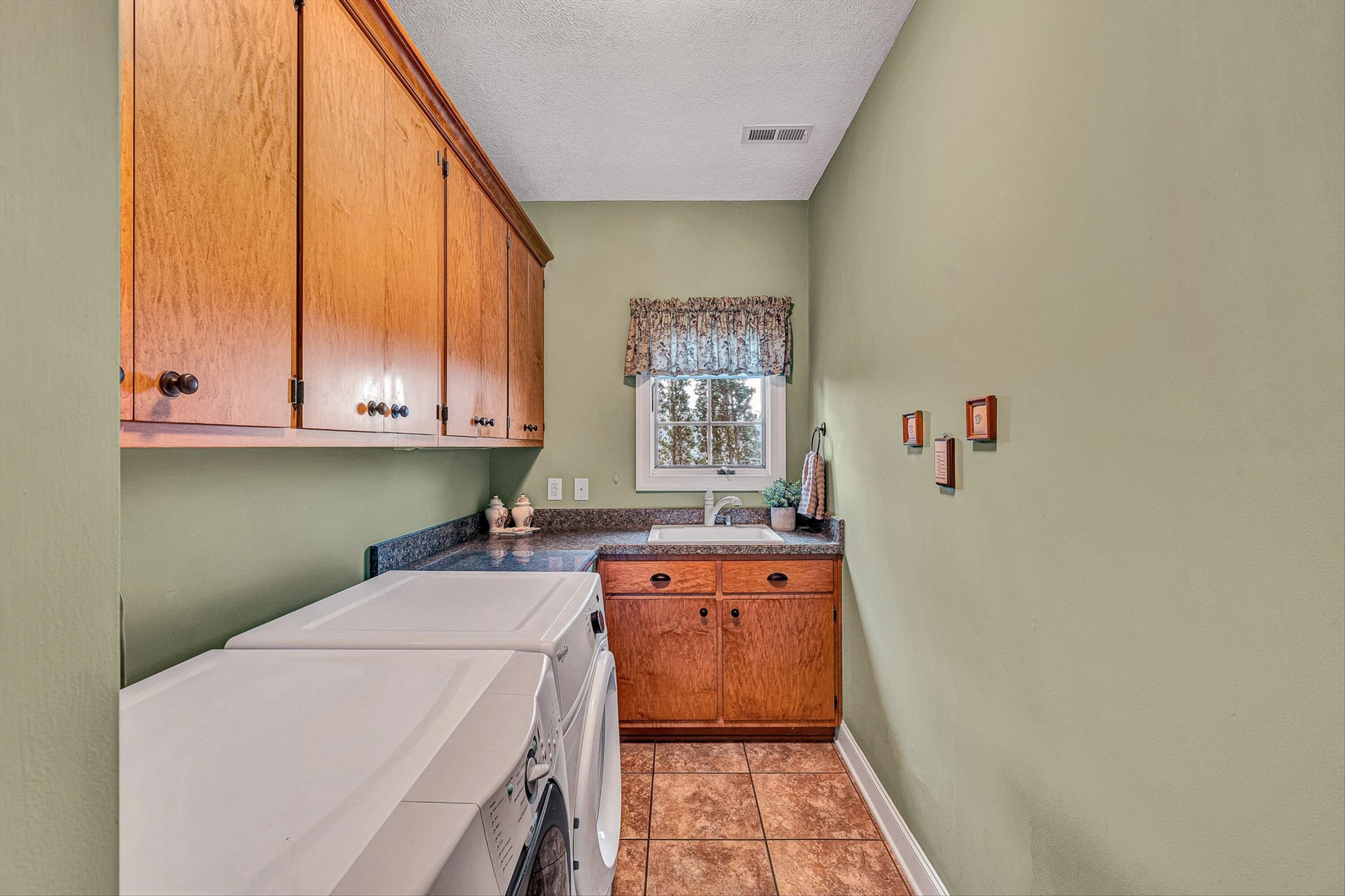 375 Chestnut Creek DR - Photo 17
