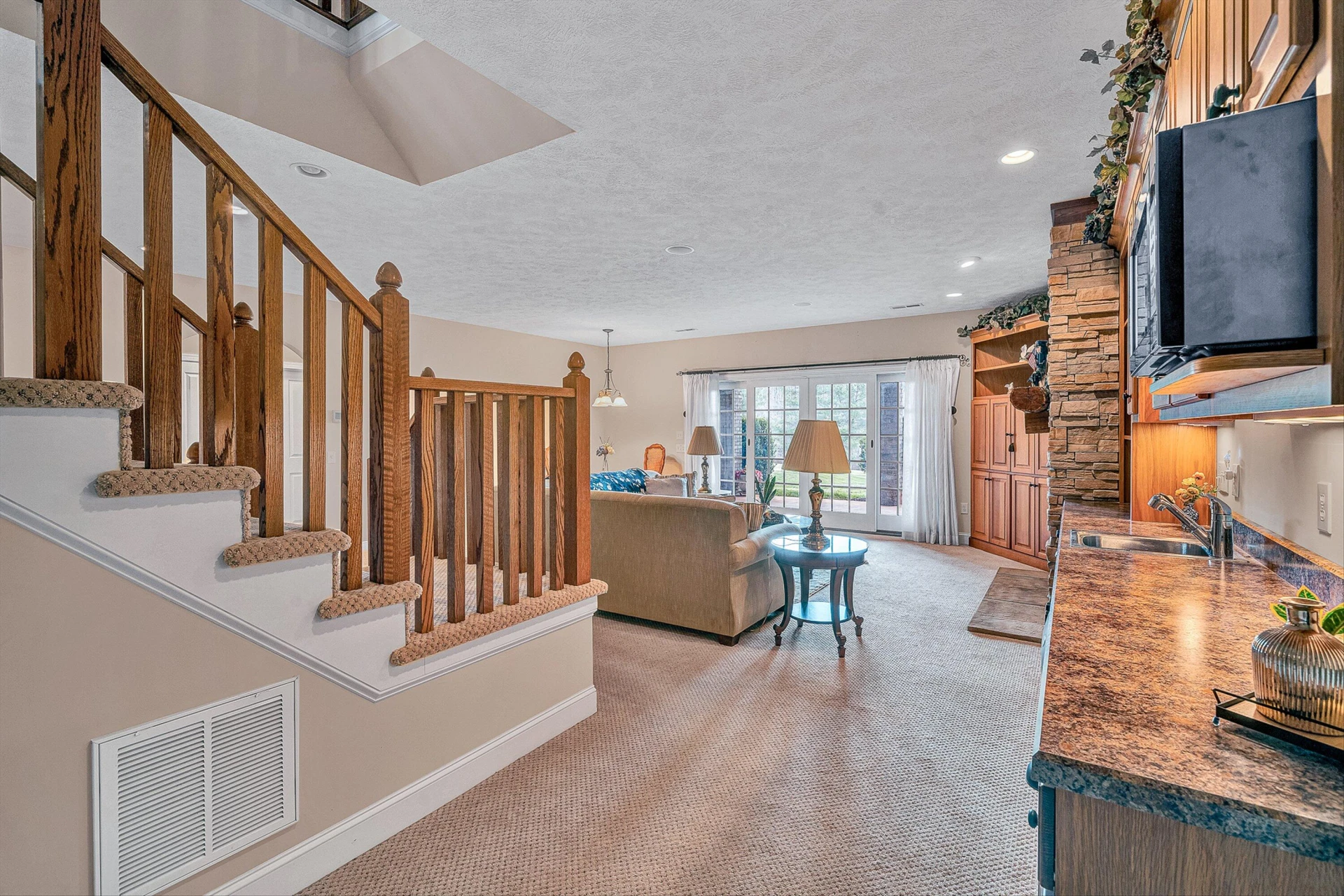 375 Chestnut Creek DR - Photo 37
