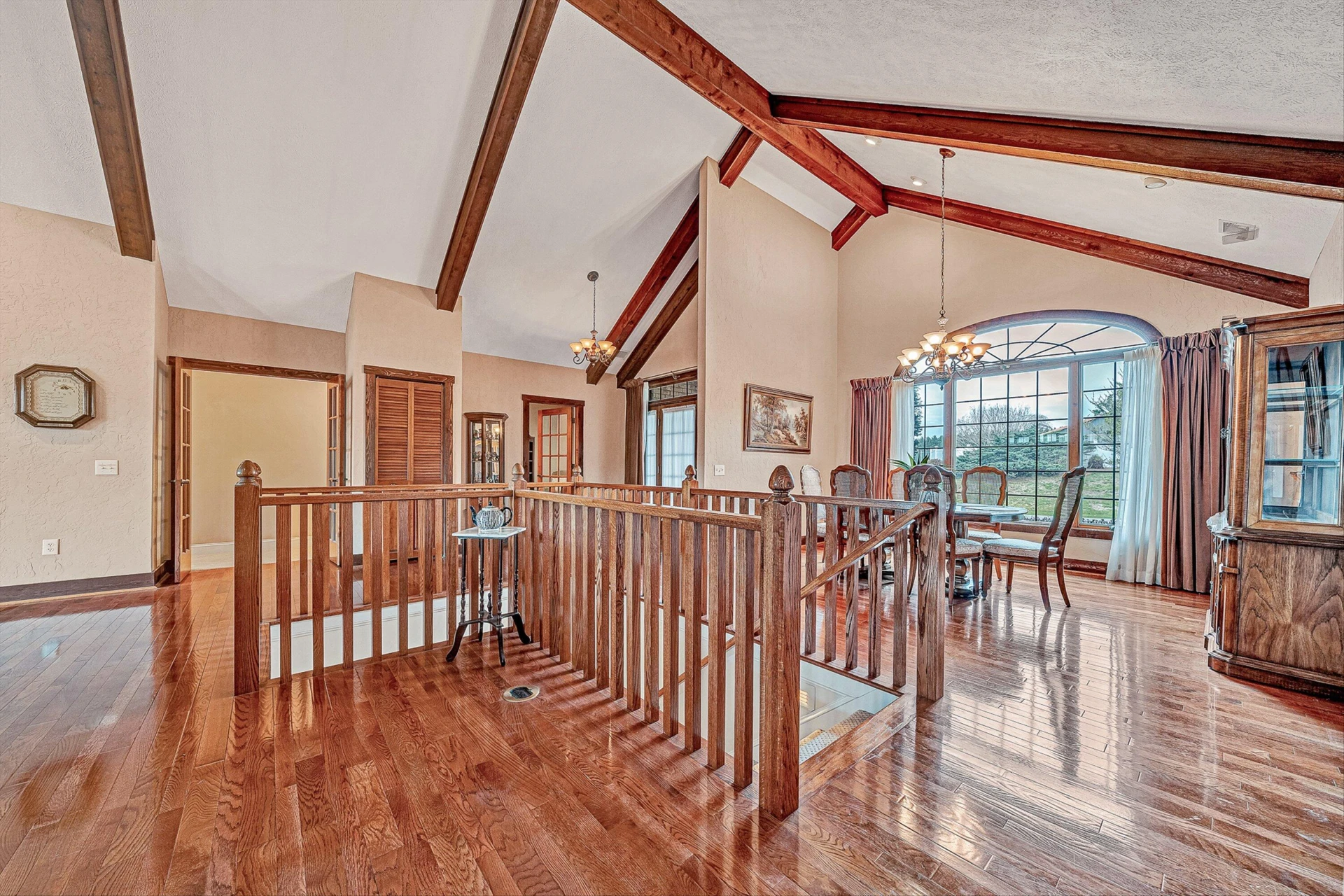 375 Chestnut Creek DR - Photo 4