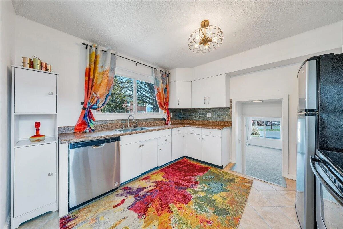 2354 Berkley AVE SW - Photo 13