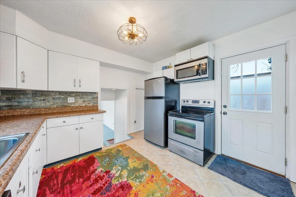 2354 Berkley AVE SW - Photo 14
