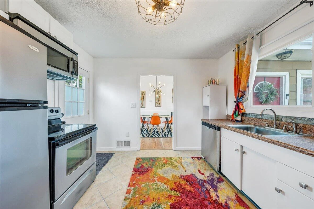 2354 Berkley AVE SW - Photo 15