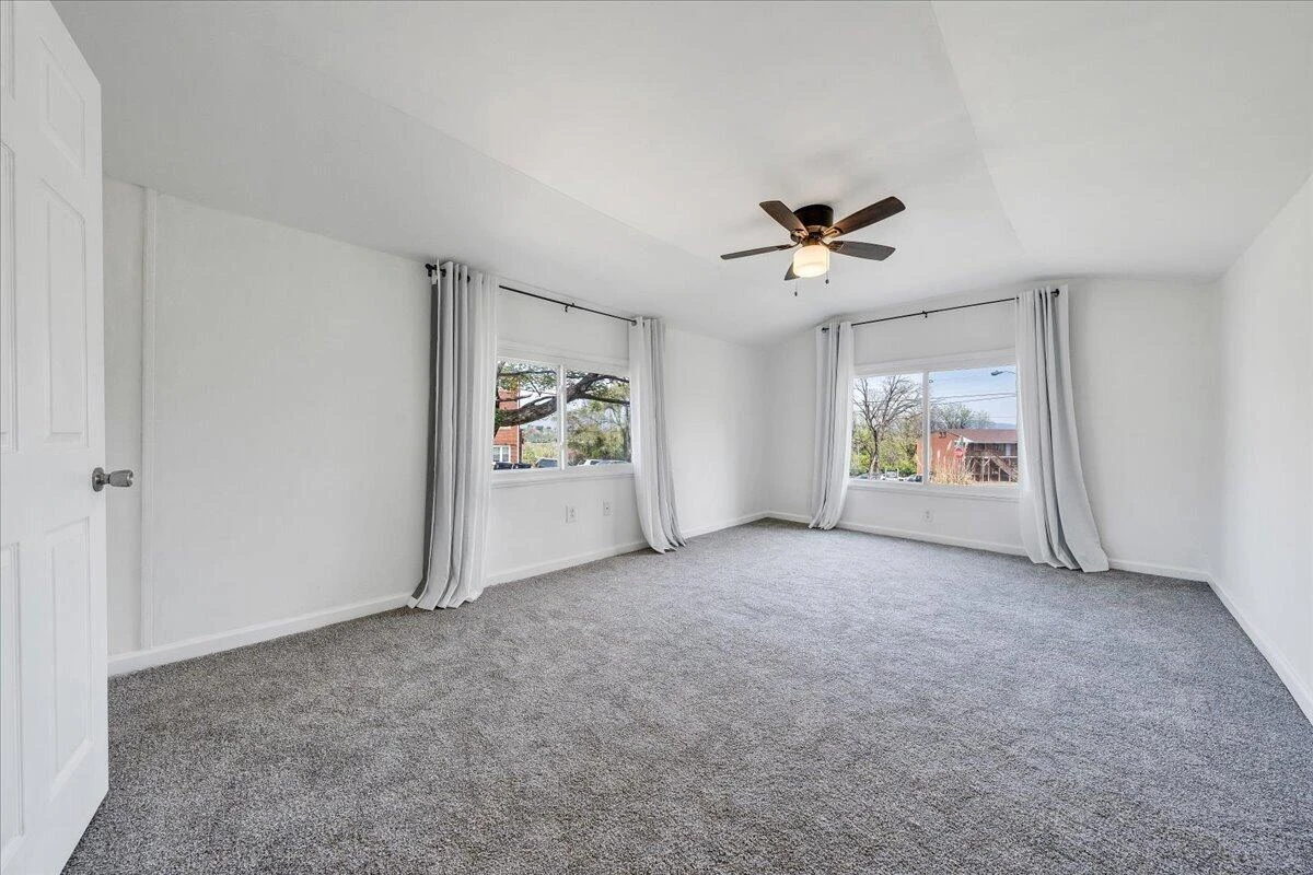 2354 Berkley AVE SW - Photo 17