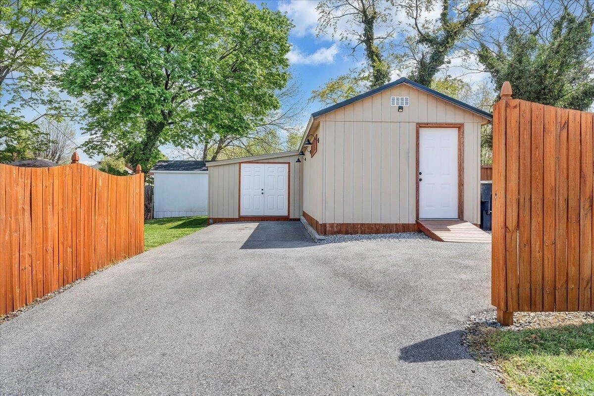 2354 Berkley AVE SW - Photo 31