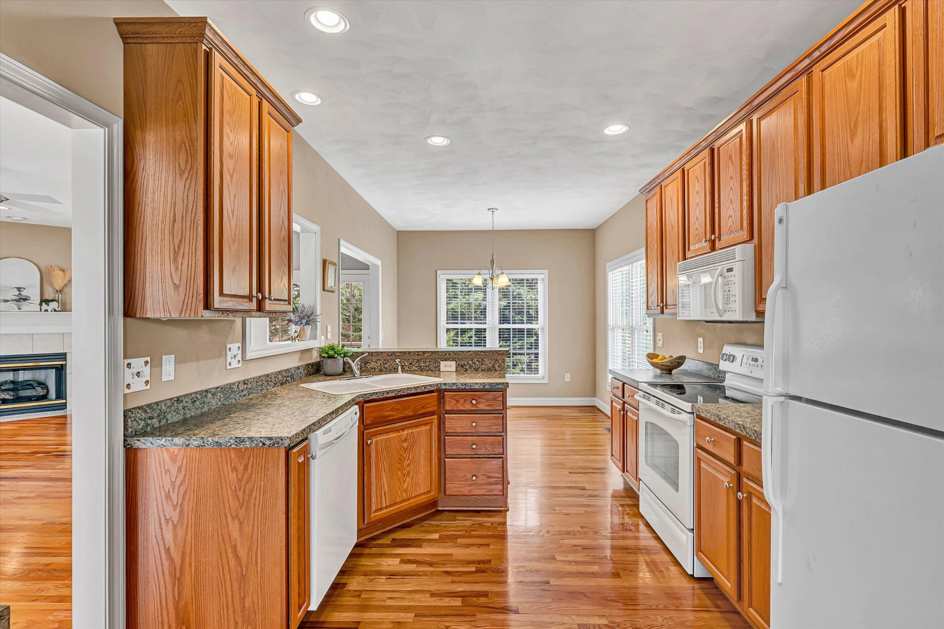 8013 Amber Wood CT - Photo 16