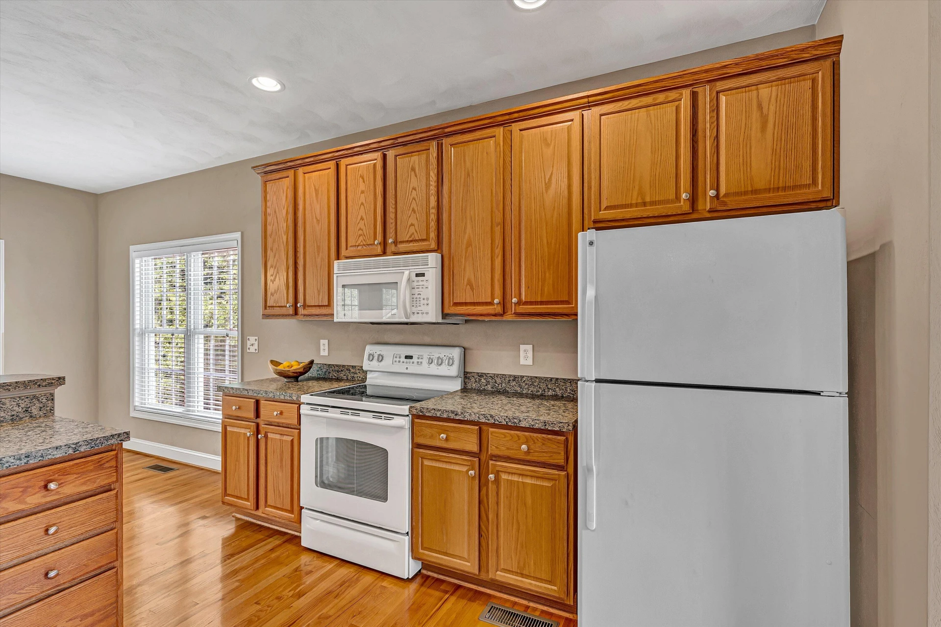 8013 Amber Wood CT - Photo 18
