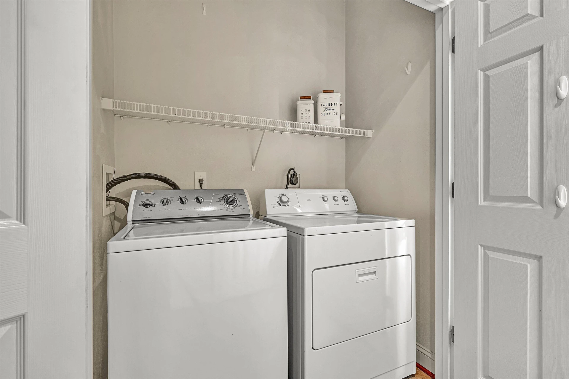 8013 Amber Wood CT - Photo 19