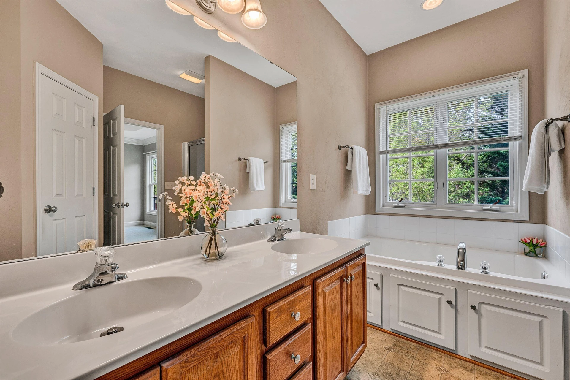 8013 Amber Wood CT - Photo 21