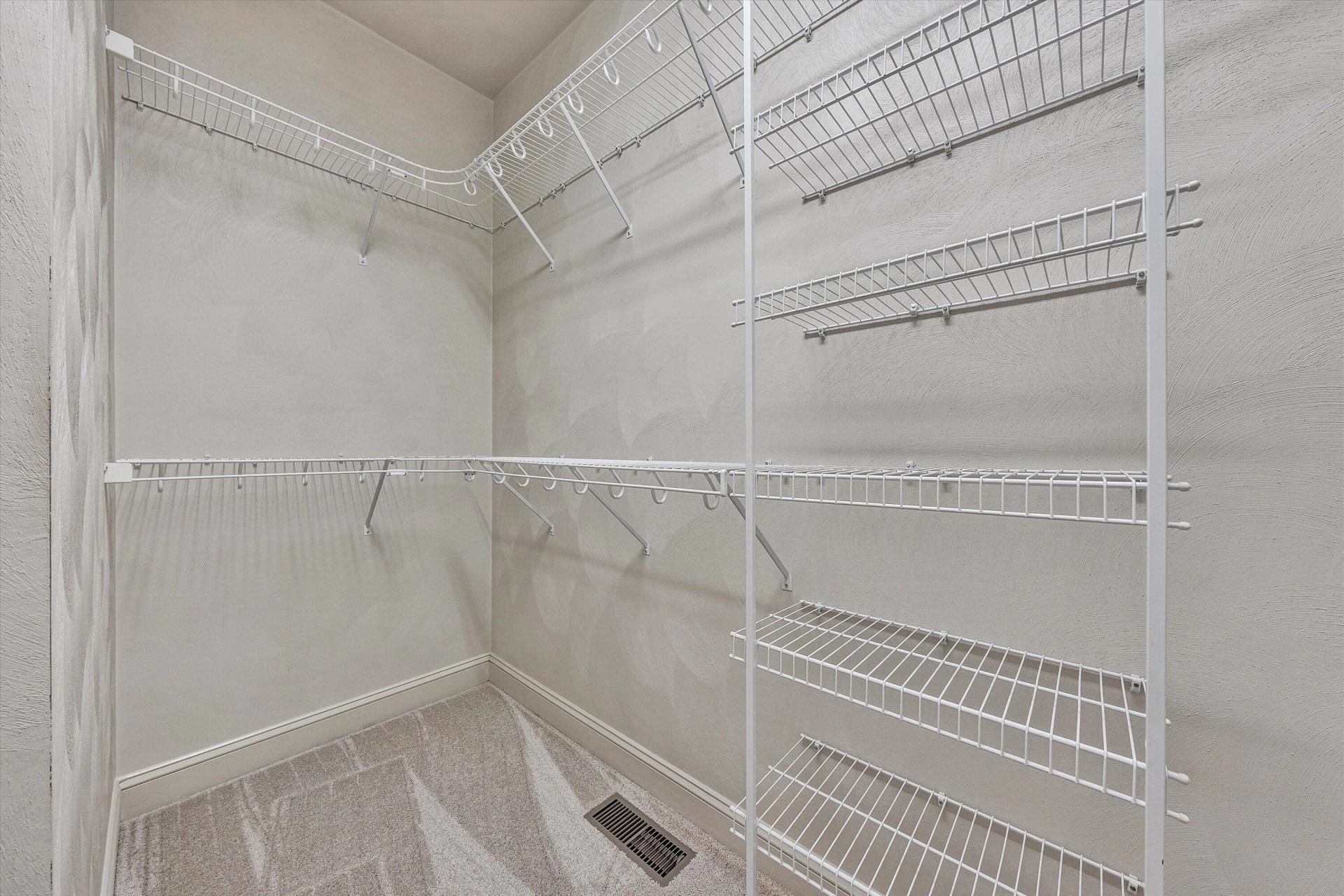 8013 Amber Wood CT - Photo 23