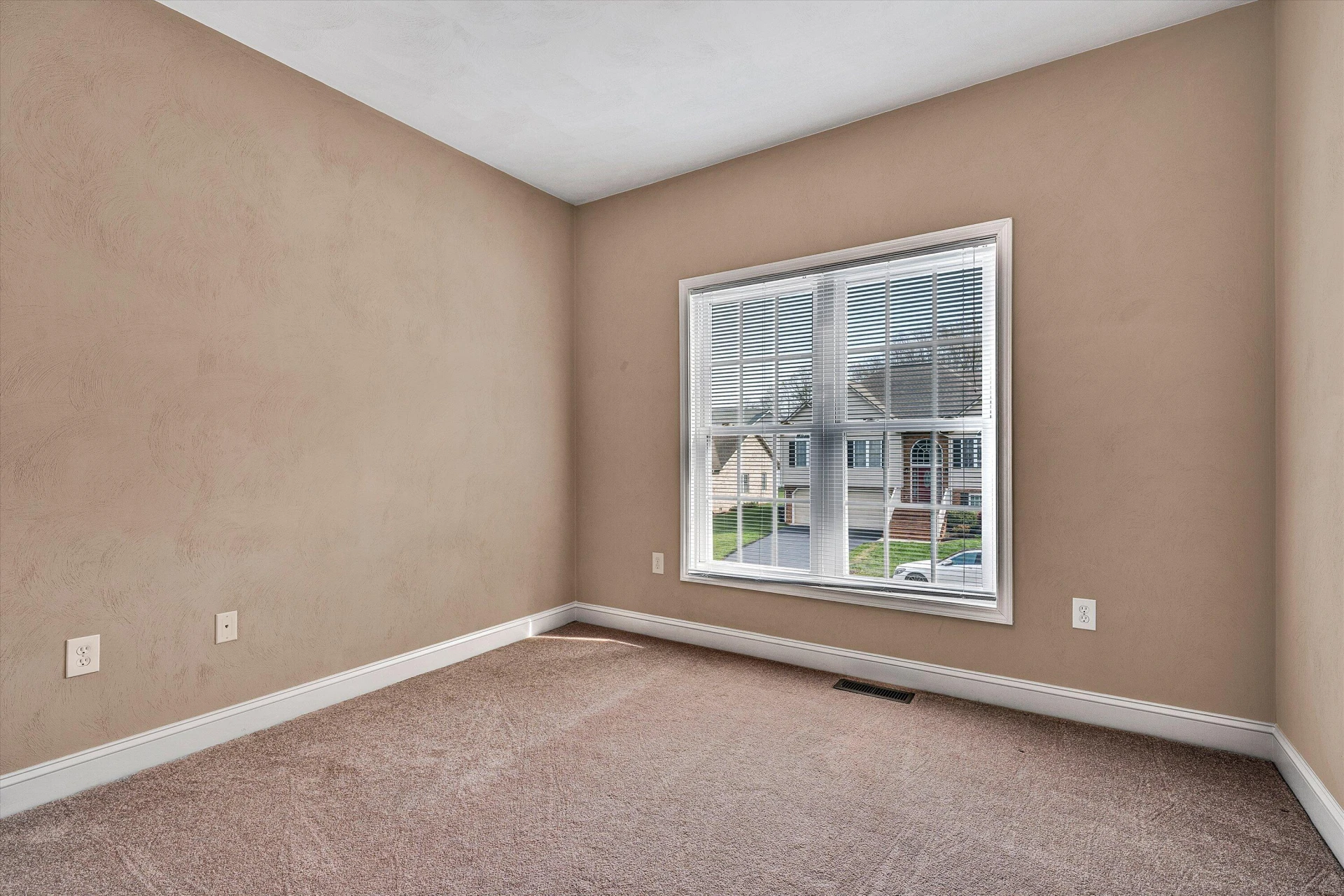8013 Amber Wood CT - Photo 24