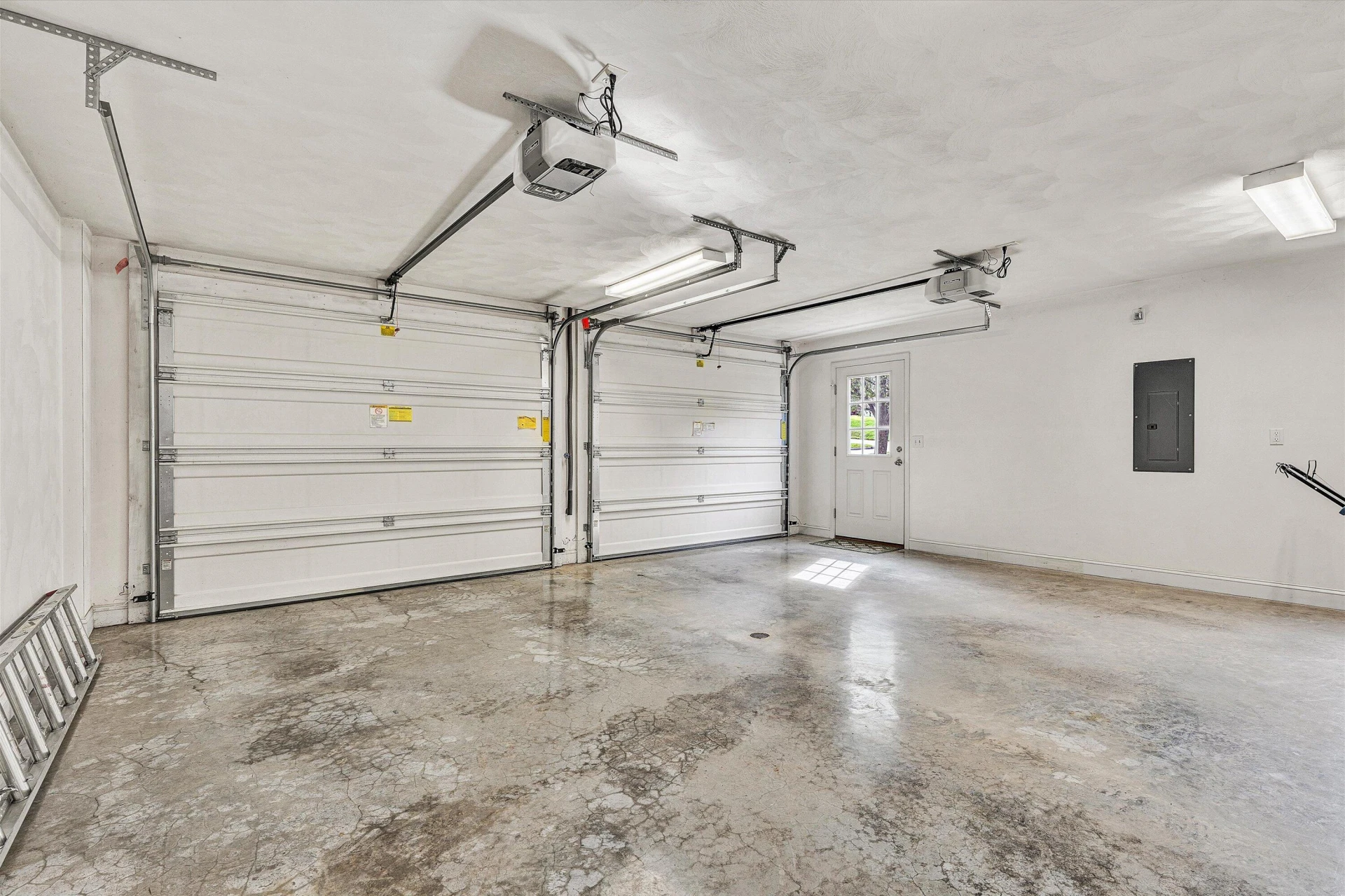 8013 Amber Wood CT - Photo 32