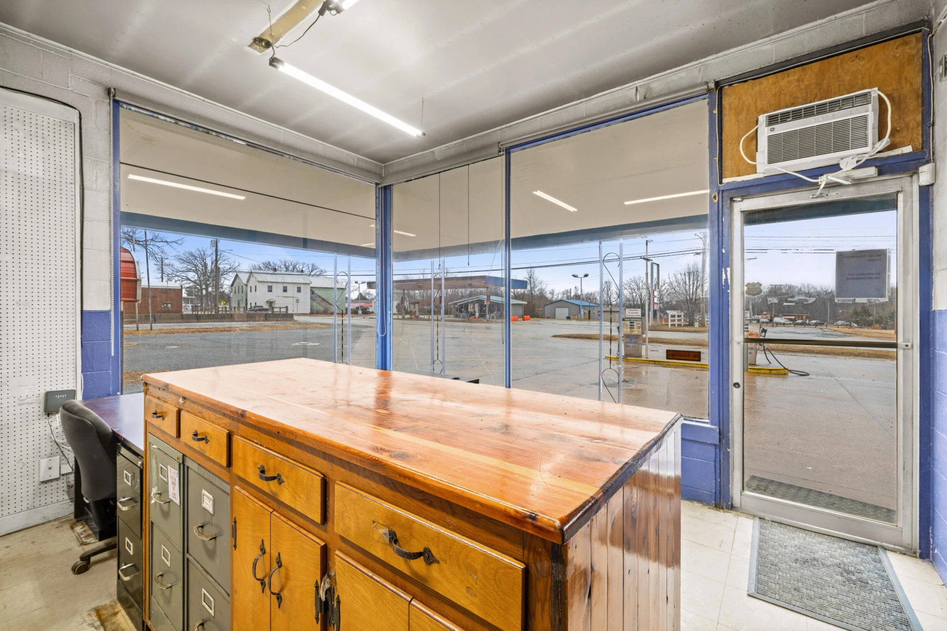 16855 Oak ST - Photo 8