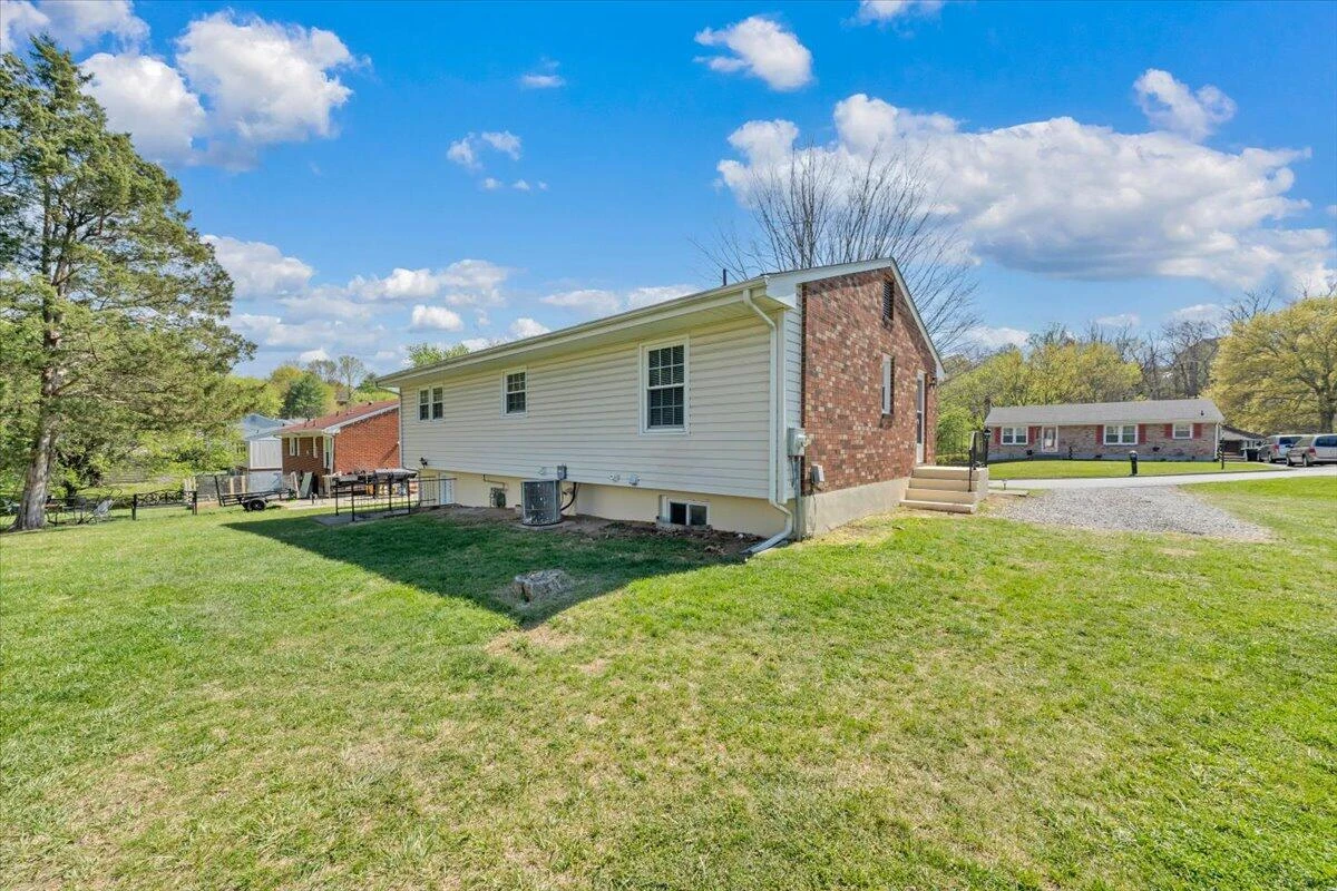 5523 Taney DR - Photo 27